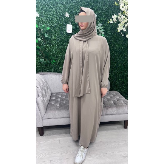 Abaya de prière voile integré couleur taupe en soie de medine